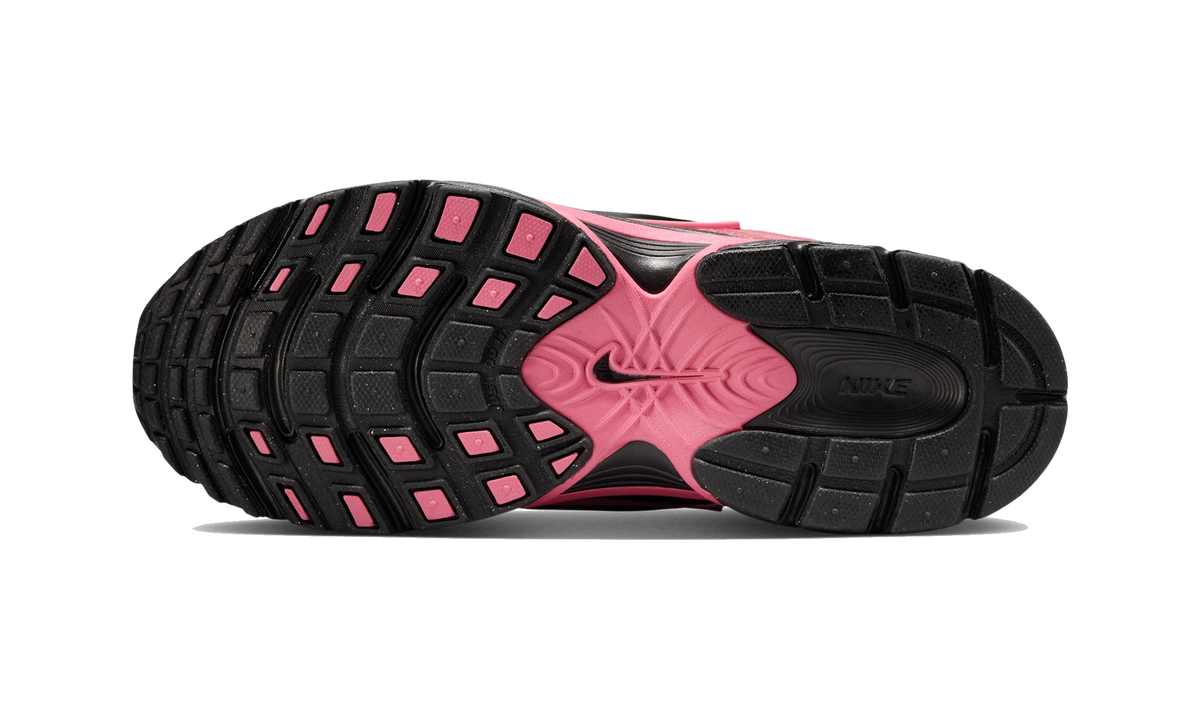 Nike V5 RNR shoes with reflective accents Black/Peony/Black