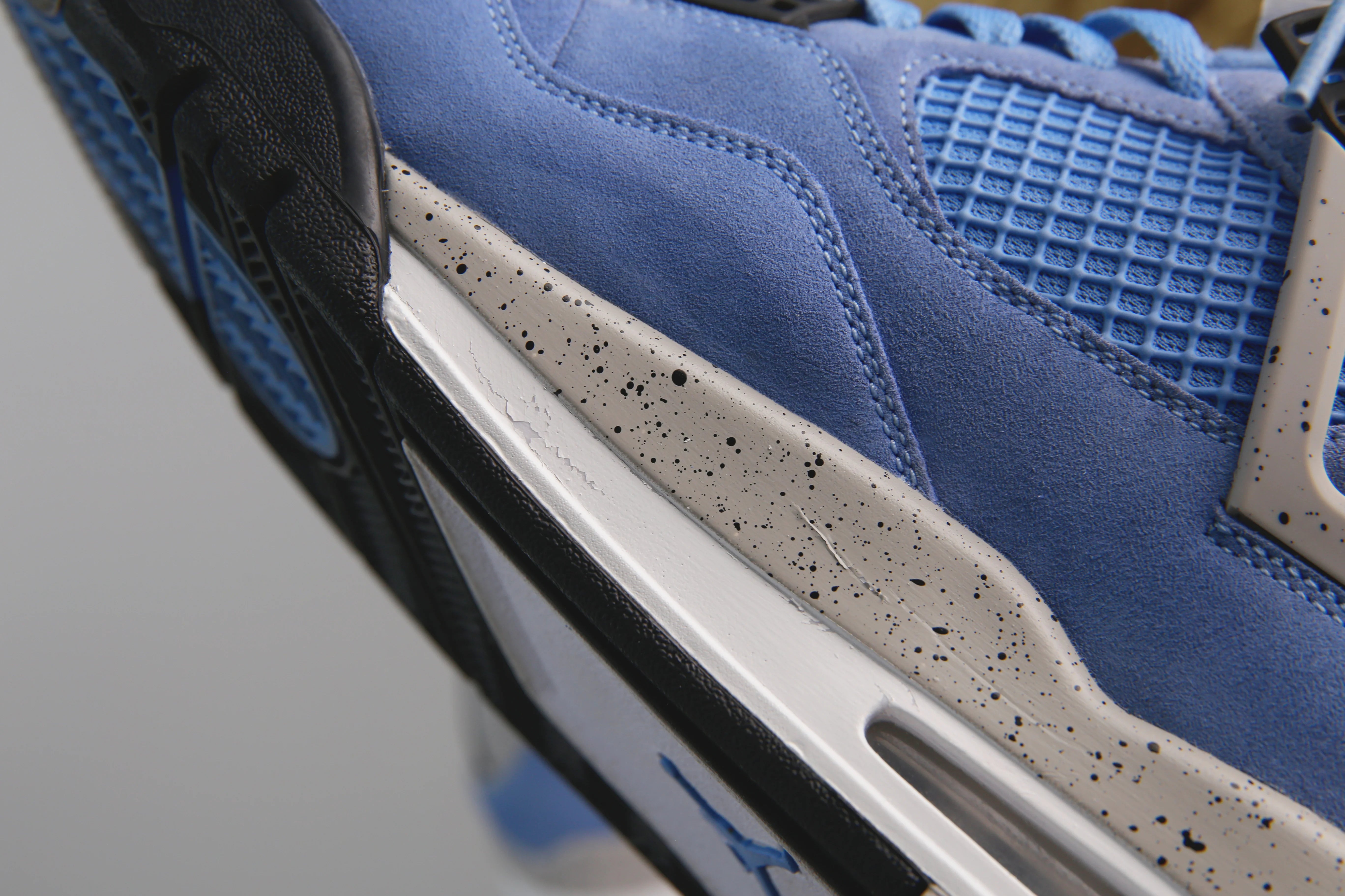 Air Jordan 4 Retro University Blue (Käytetty)