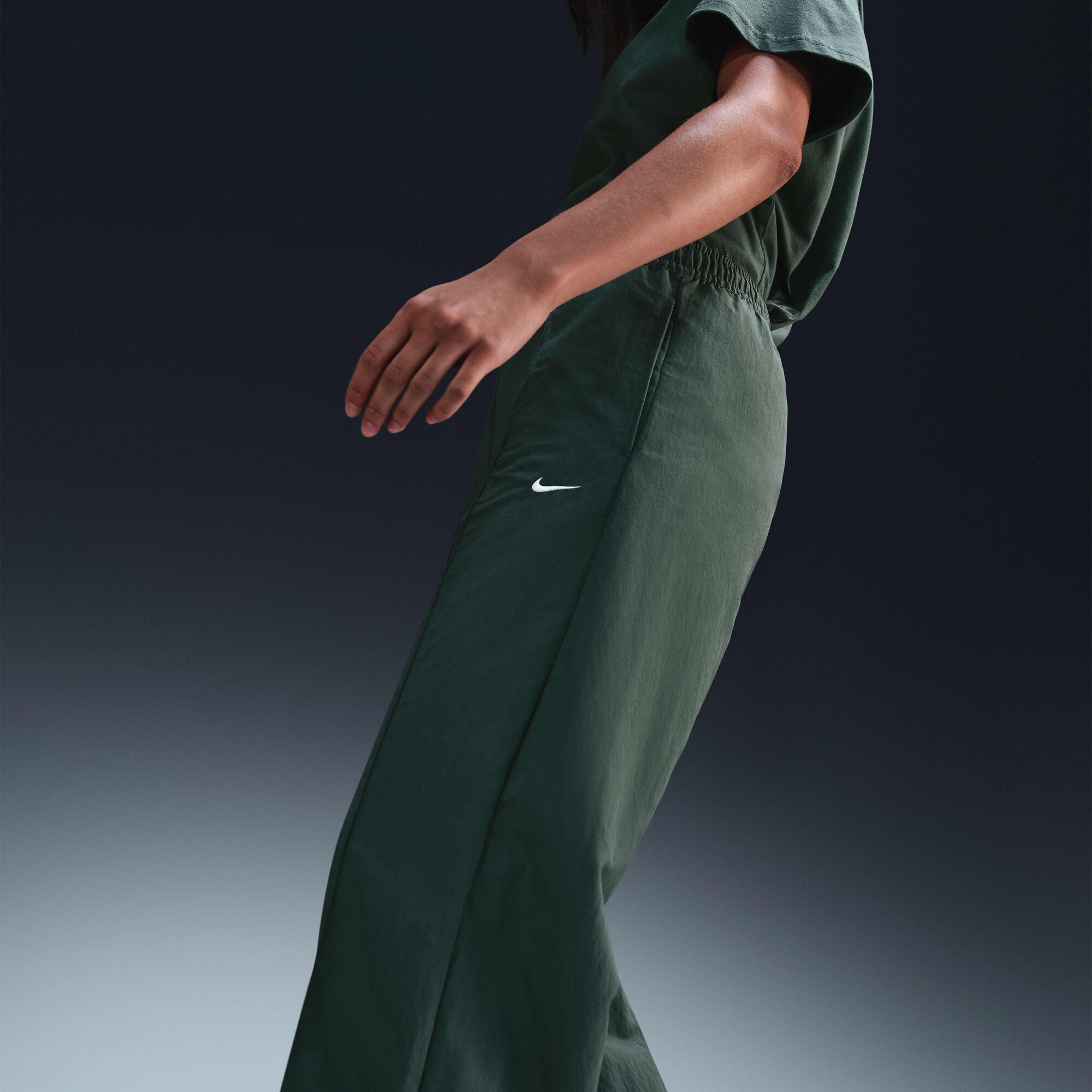 Nike Sportswear Everything Wovens Mid-Rise Open-Hem Trousers Vintage Green/Sail