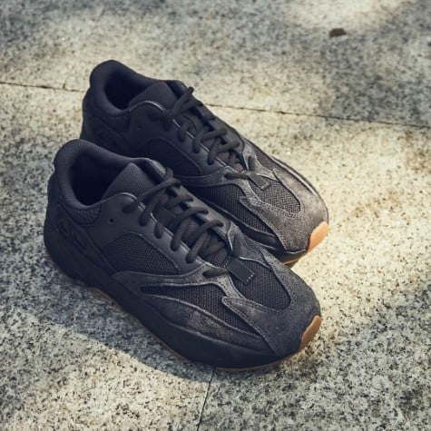Adidas Yeezy Boost 700 Utility Black, Utility Black/Utility Black/Utility Black (FV5304)