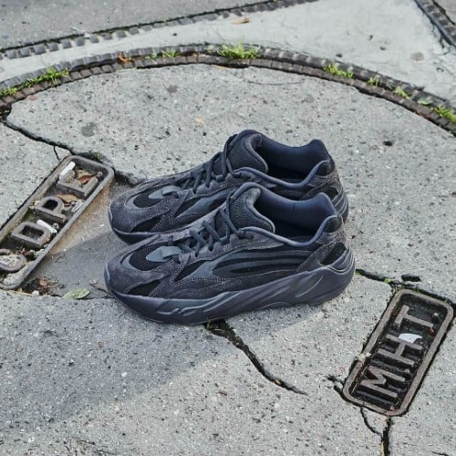Adidas Yeezy Boost 700 V2 Vanta, Vanta/Vanta/Vanta (FU6684)