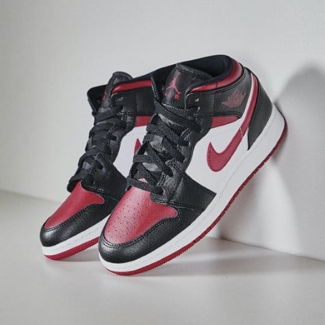 Air Jordan 1 Mid Patent Bred Toe