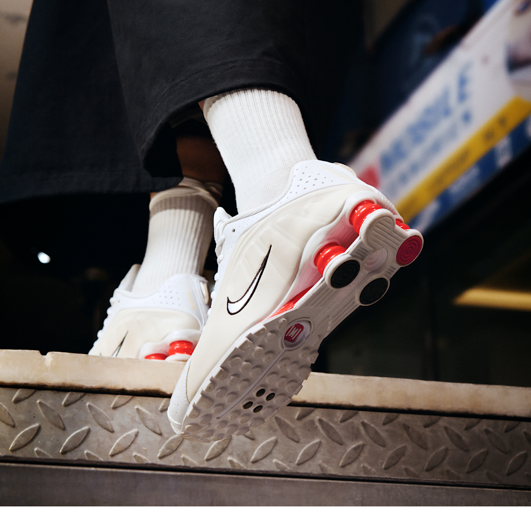 Nike Shox R4 White Phantom Picante Red, White/Phantom/Picante Red/White (AR3565-103)