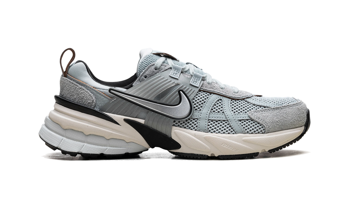 Nike V2K Run Light Pumic Black Chrome