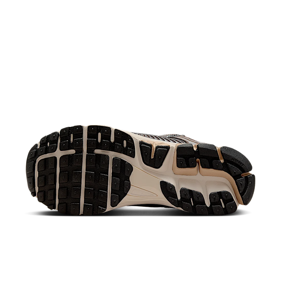 Nike Zoom Vomero 5 Baroque Brown, Baroque Brown/Chrome/Light Orewood Brown/Hemp (FN6742-201)