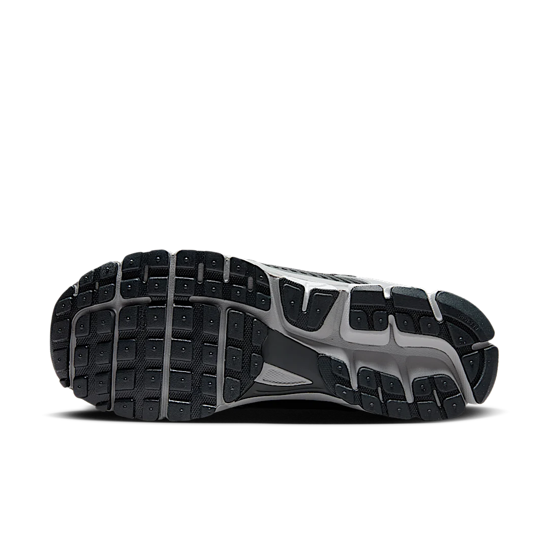 Nike Zoom Vomero 5 Dark Smoke Grey Vachetta, Dark Smoke Grey/Smoke Grey/Light Smoke Grey/Dark Smoke Grey/Vachetta Tan/Summit White (HV5982-001)