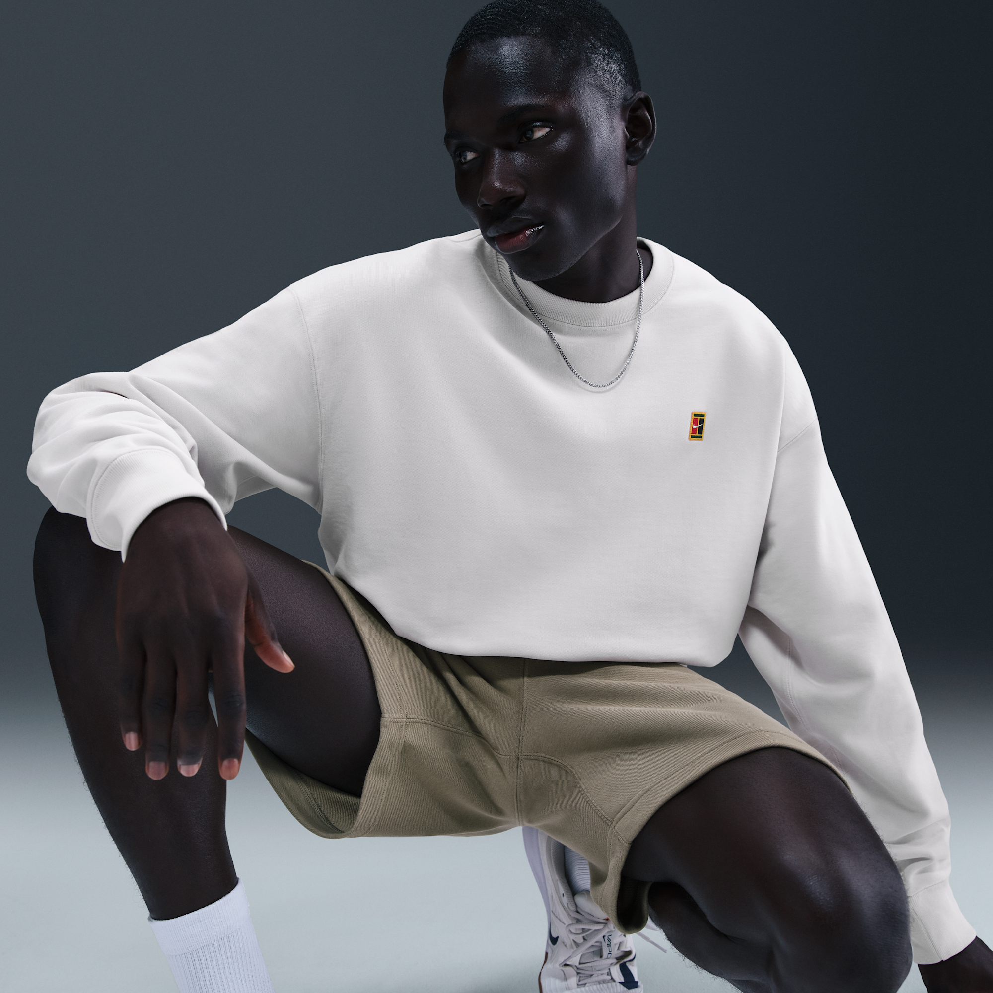 NikeCourt Men's French Terry Crewneck Top Phantom