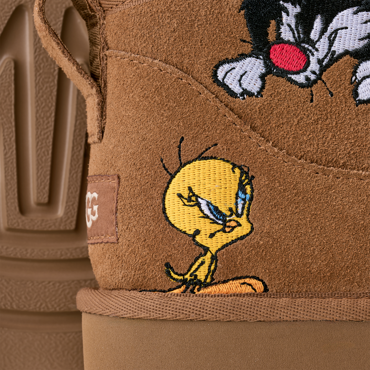 UGG Classic Ultra Mini Boot Palace x Looney Tunes Chestnut
