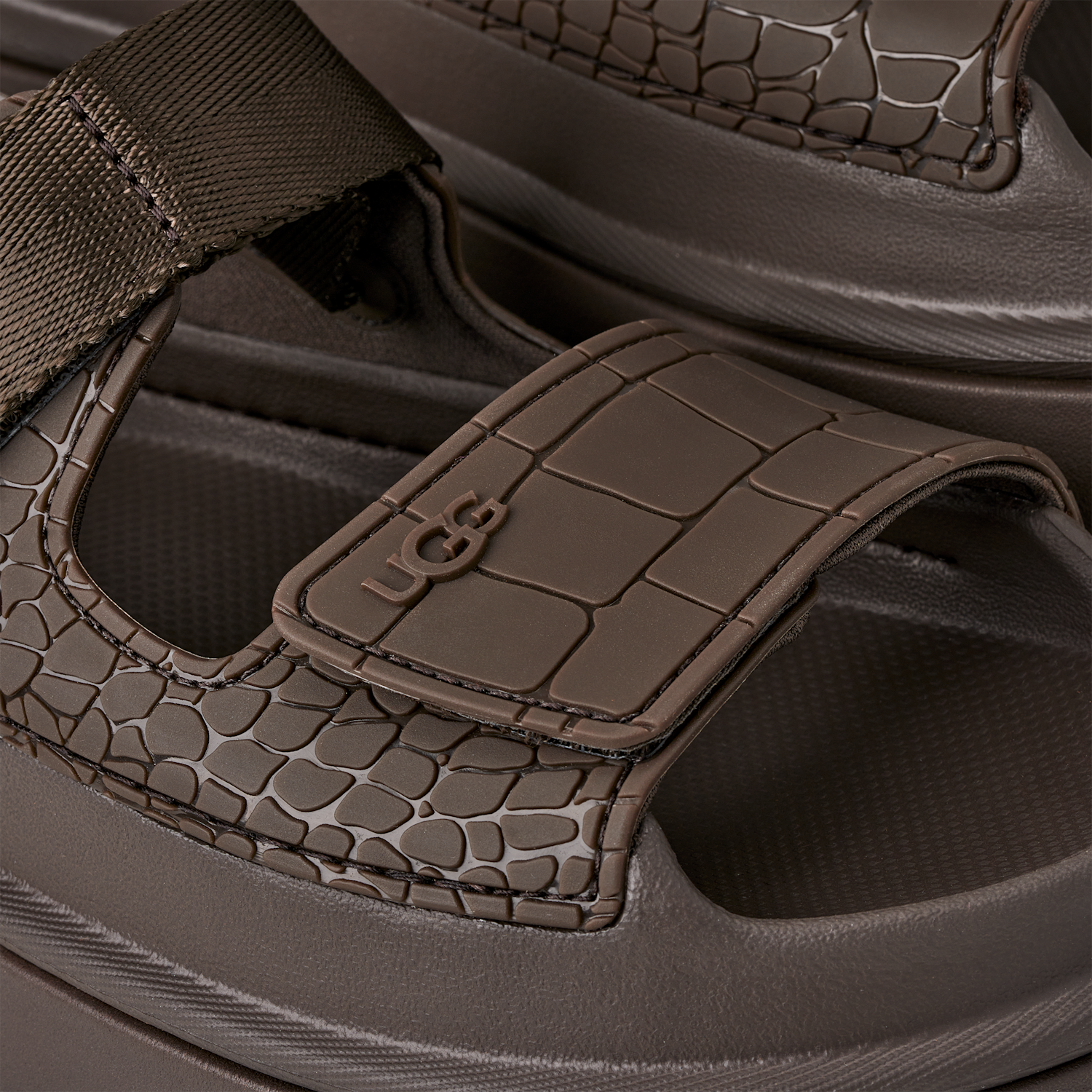UGG GoldenGlow Embossed Sandal Dense Smoke
