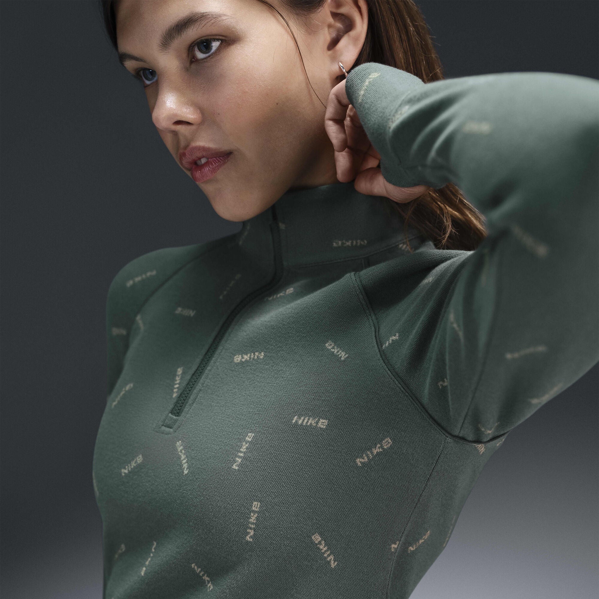 Nike Sportswear Collection Slim 1/2-Zip Long-Sleeve Logo Top Vintage Green/Light Army/Vintage Green - Sneak
