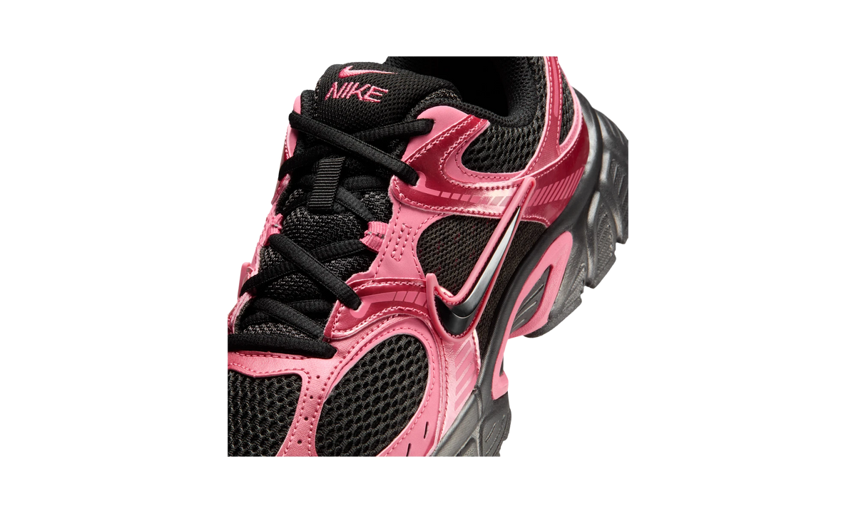 Nike V5 RNR shoes with reflective accents Black/Peony/Black