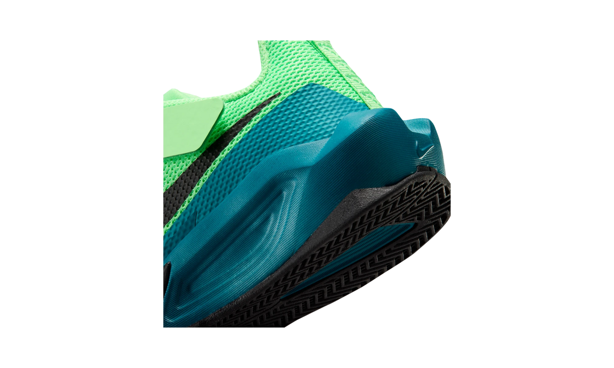 Nike S.T. Dynamite Basketball Shoe Illusion Green/Bright Spruce/Energy/Black