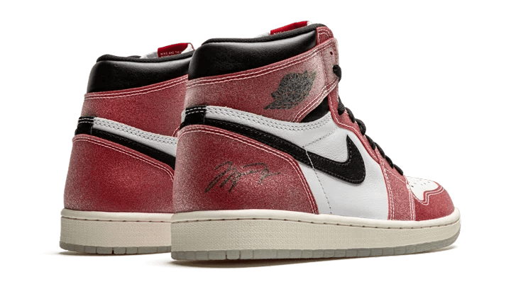 Air Jordan 1 Retro High Trophy Room Chicago (Friends and Family) (W/ Blue Laces), WHITE/VARSITY RED-SAIL-BLACK (DA2728-100)