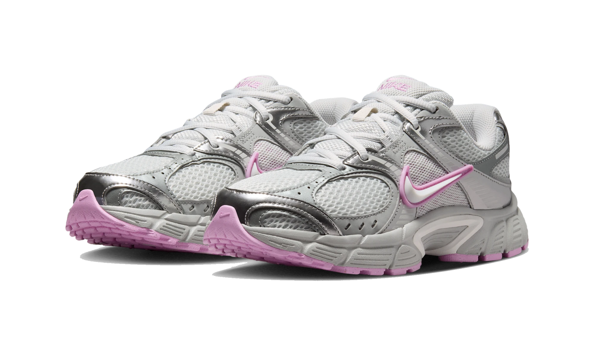Nike V5 RNR shoes with reflective design accents Light Smoke Grey/Photon Dust/Light Magenta/Off-W...