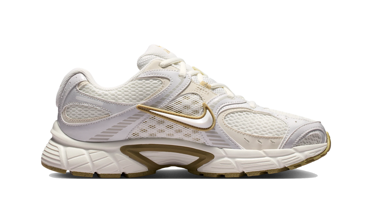 Nike V5 RNR shoes with reflective design accents Sail/Parachute Beige/Light Orewood Brown/Sail