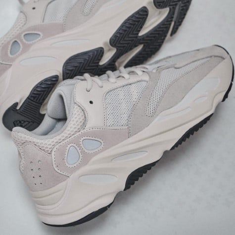 Adidas Yeezy Boost 700 Analog, Analog/Analog/Analog (EG7596)