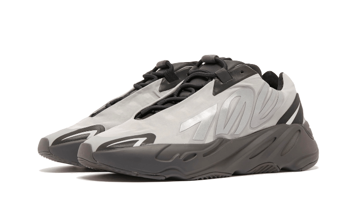 Adidas Yeezy Boost 700 MNVN Metallic - Sneak