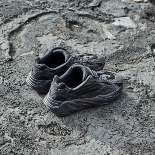 Adidas Yeezy Boost 700 V2 Vanta, Vanta/Vanta/Vanta (FU6684)