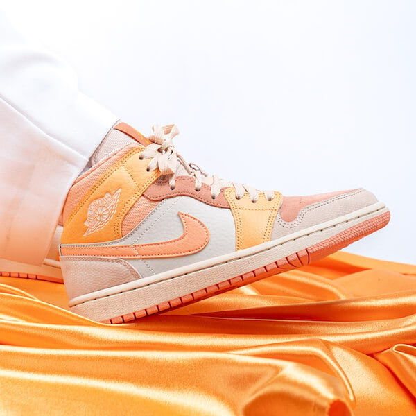 Air Jordan 1 Mid Apricot Orange, Atomic Orange/Apricot Agate-Terra Blush (DH4270-800)