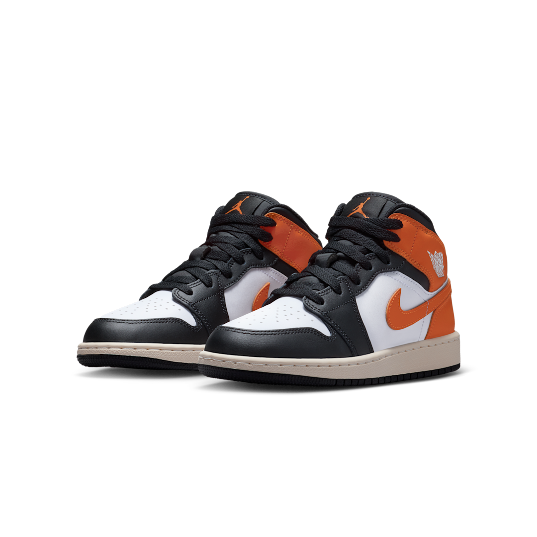 Air Jordan 1 Mid Black Toe Starfish