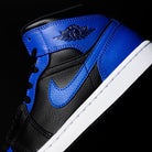 Air Jordan 1 Mid Hyper Royal Tumbled Leather, Black/Hyper Royal-White (554724-077 / 554725-077)