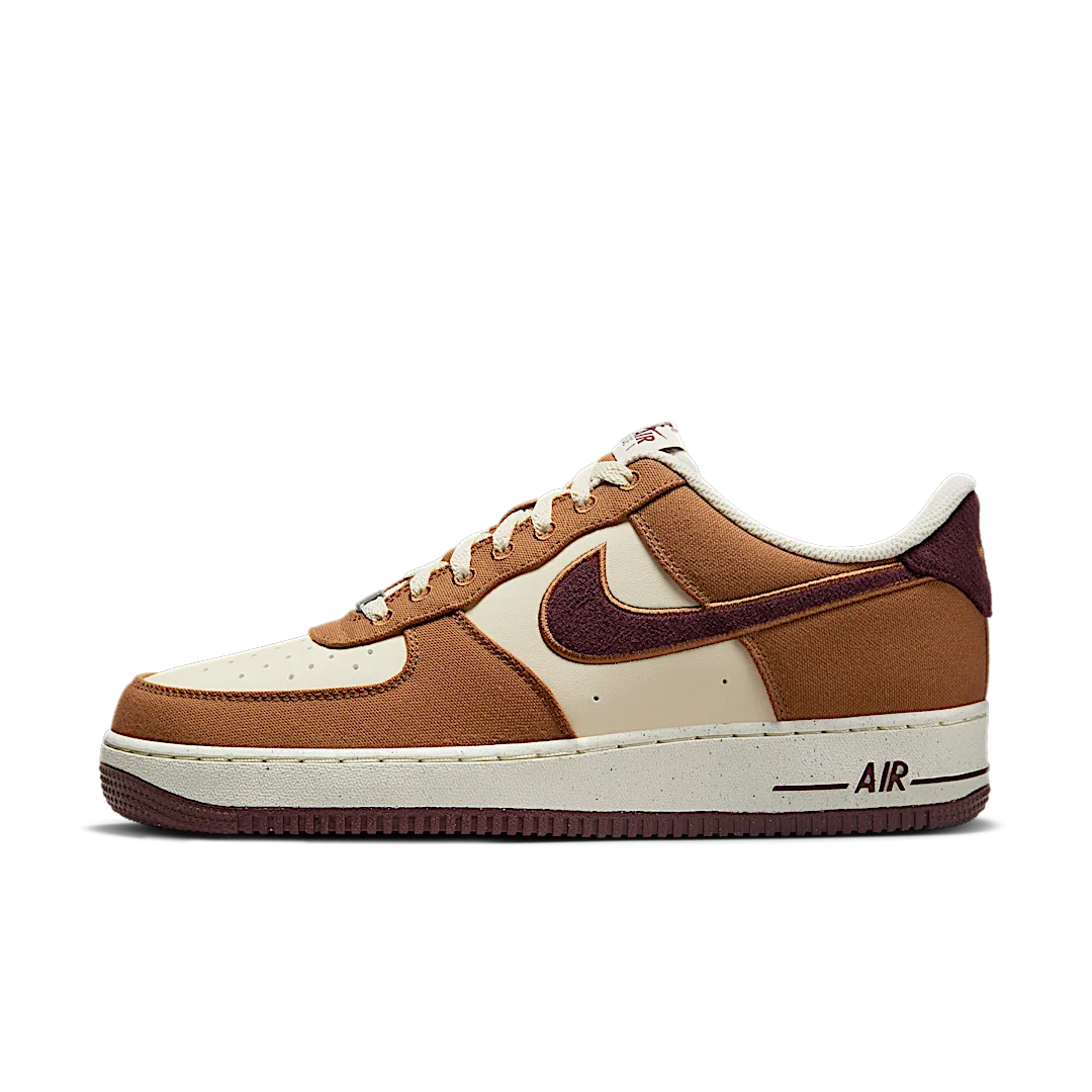 Nike Air Force 1 Low '07 LV8 Notebook Doodle Pack Light British Tan, Light British Tan/Coconut Milk/Gum Dark Brown/Burgundy Crush (FQ8713-200)