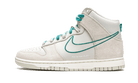 Nike Dunk High SE First Use Sail, Light Bone/Light Bone/Sail/Green Noise (DD0733-001)