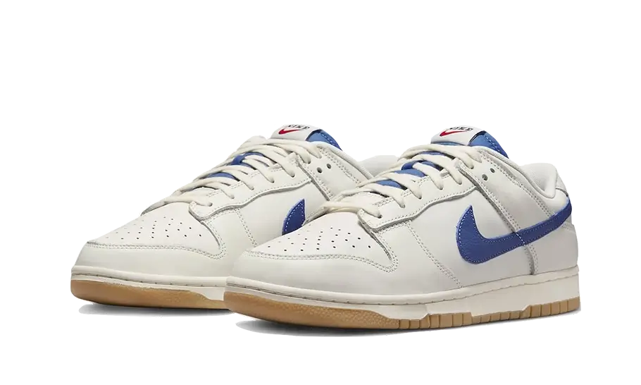 Nike Dunk Low SE Sail Dark Marina Blue, Sail/Dark Marina Blue/University Red/Dark Marina Blue (DX3198-133)