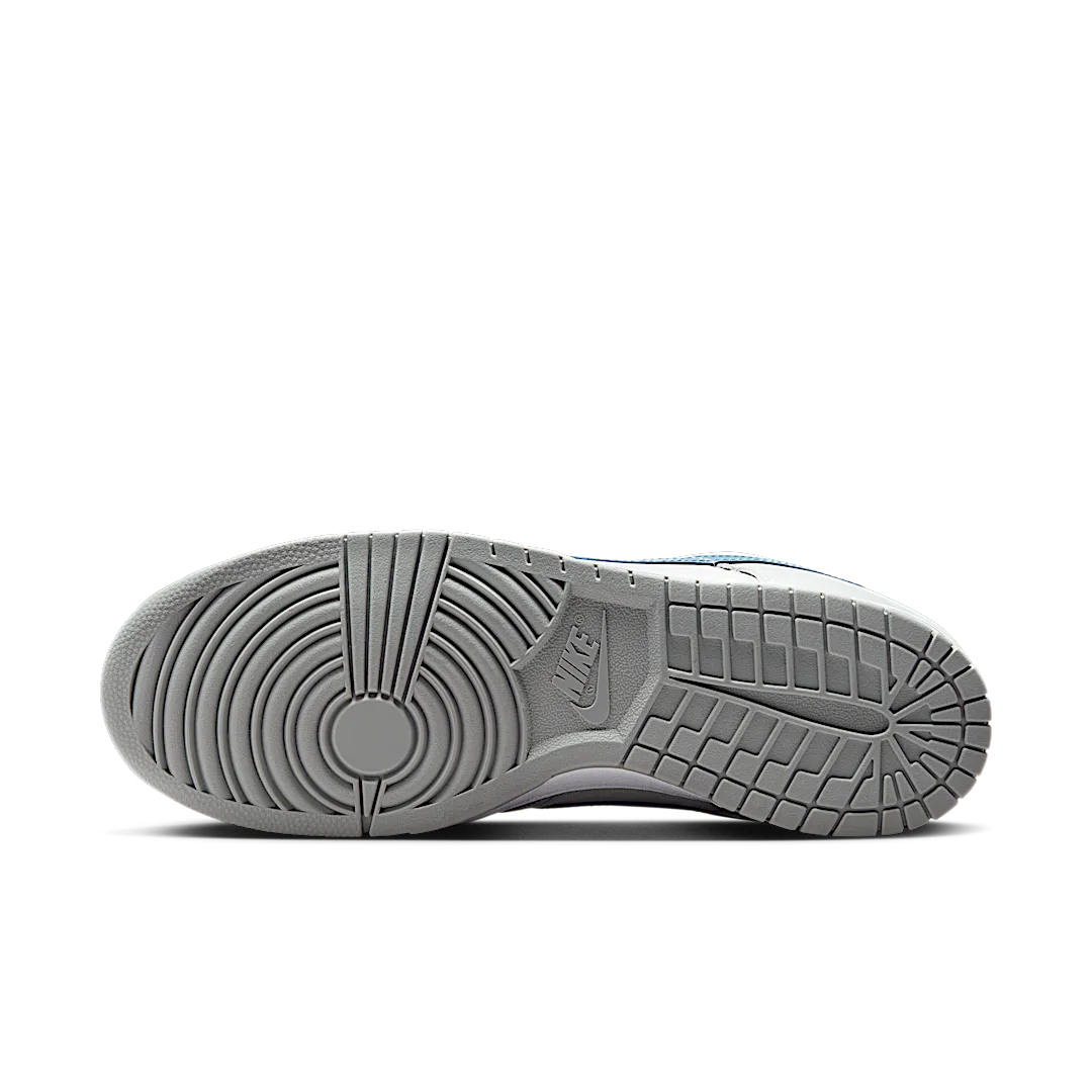 Nike Dunk Low Silver Surfer (2024), Metallic Silver/Aegean Storm-Neutral Grey-Flat Silver-Gym Red (HF0391-001)