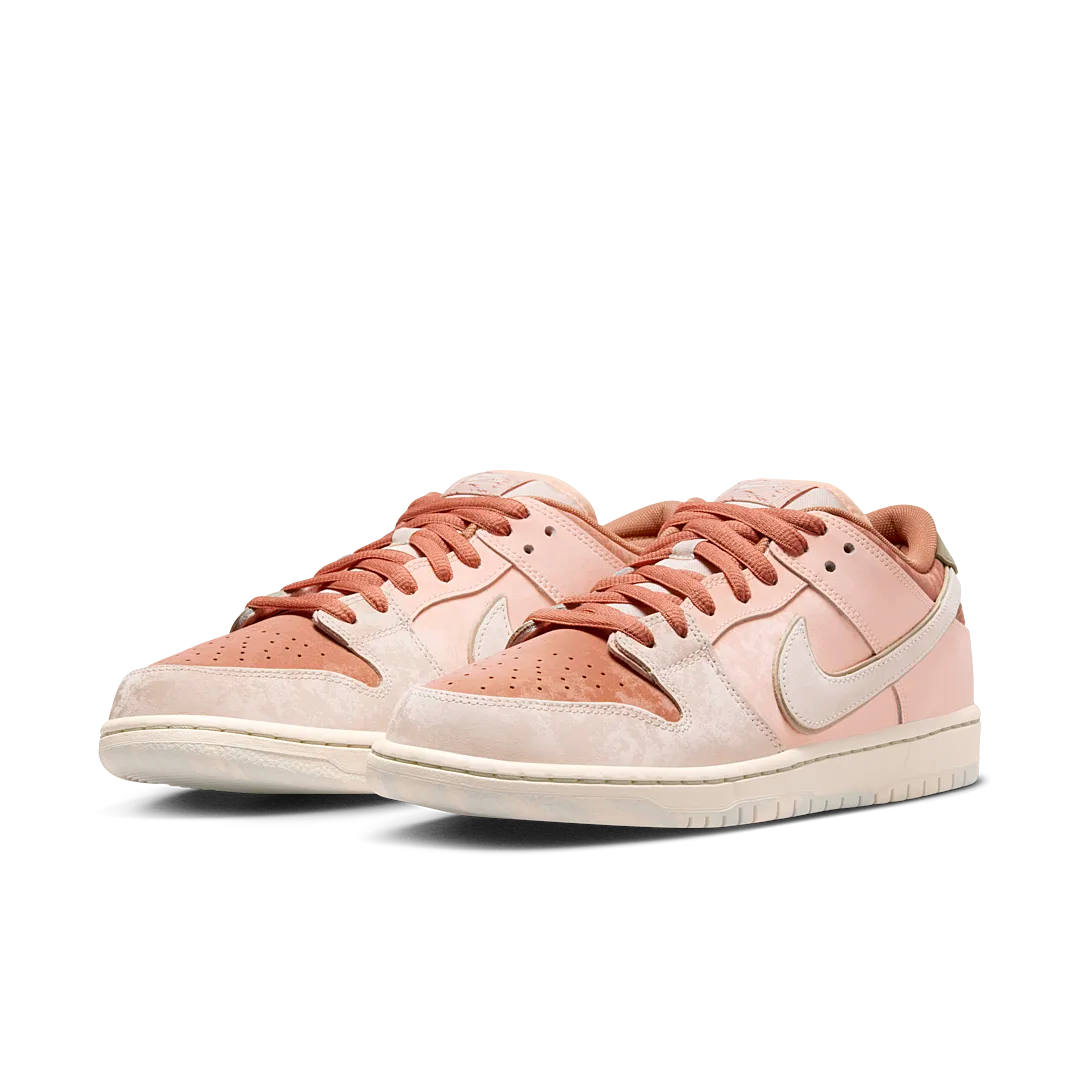 Nike SB Dunk Low Trocadéro Gardens, Amber Brown/Guava Ice/Crimson Tint/Hemp/Neutral Olive/Pale Ivory (FV5926-200)