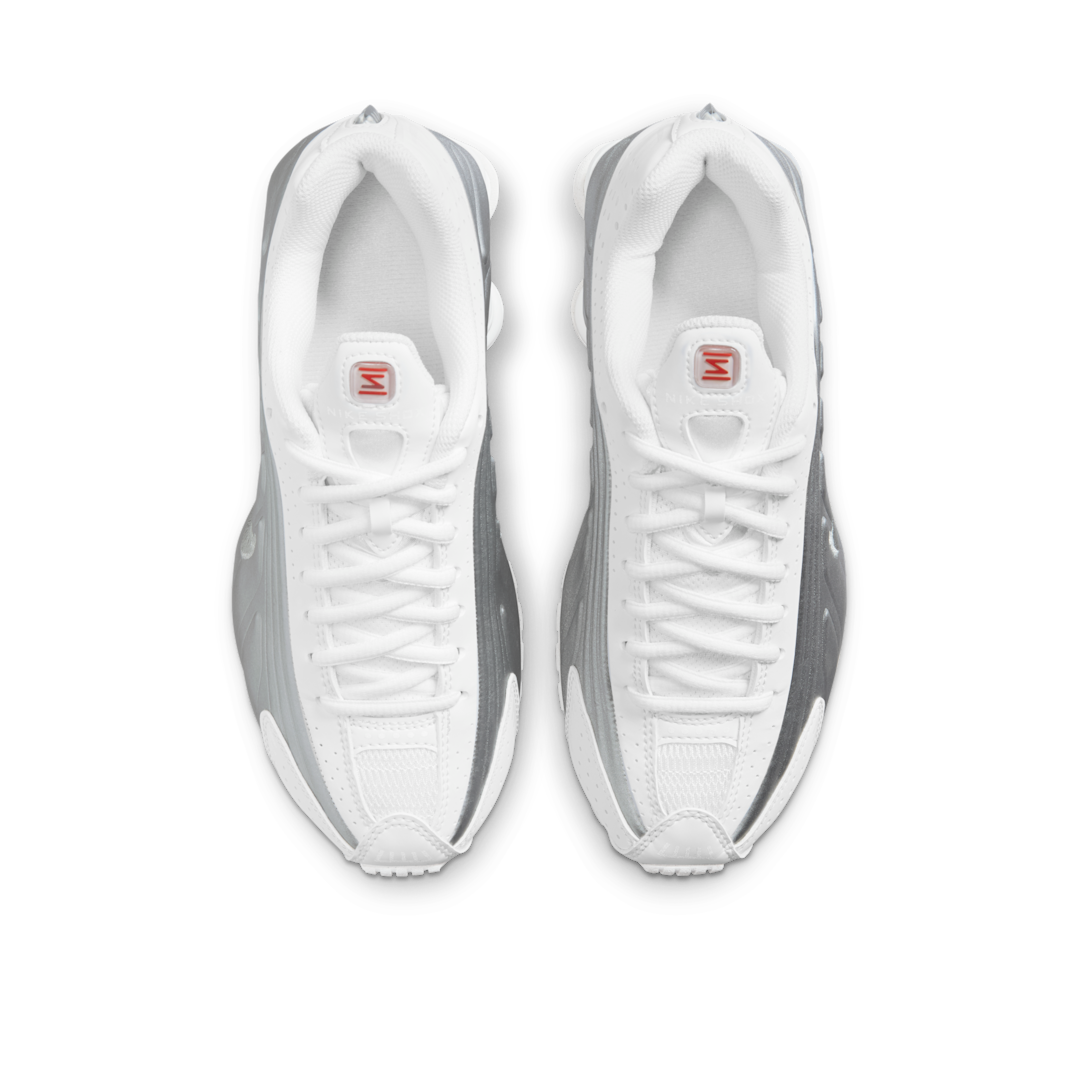 Nike Shox R4 White Bright Crimson Metallic Silver, White/White/Bright Crimson/Metallic Silver (CW2626-101)