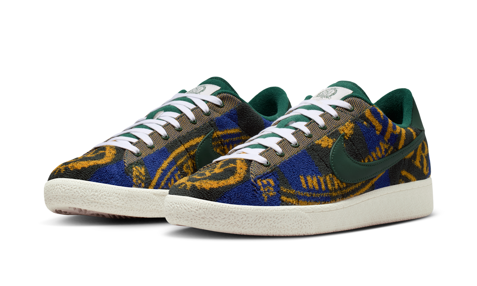 Nike Tennis Classic Premium Fir White Sail