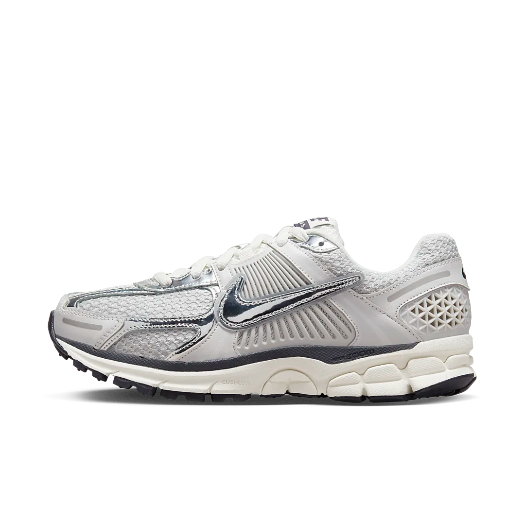 Nike Zoom Vomero 5 Photon Dust Metallic Silver, Photon Dust/Chrome/Gridiron/Sail (FD0884-025)