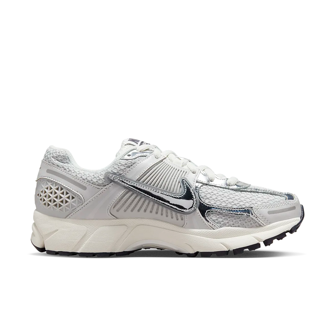 Nike Zoom Vomero 5 Photon Dust Metallic Silver, Photon Dust/Chrome/Gridiron/Sail (FD0884-025)