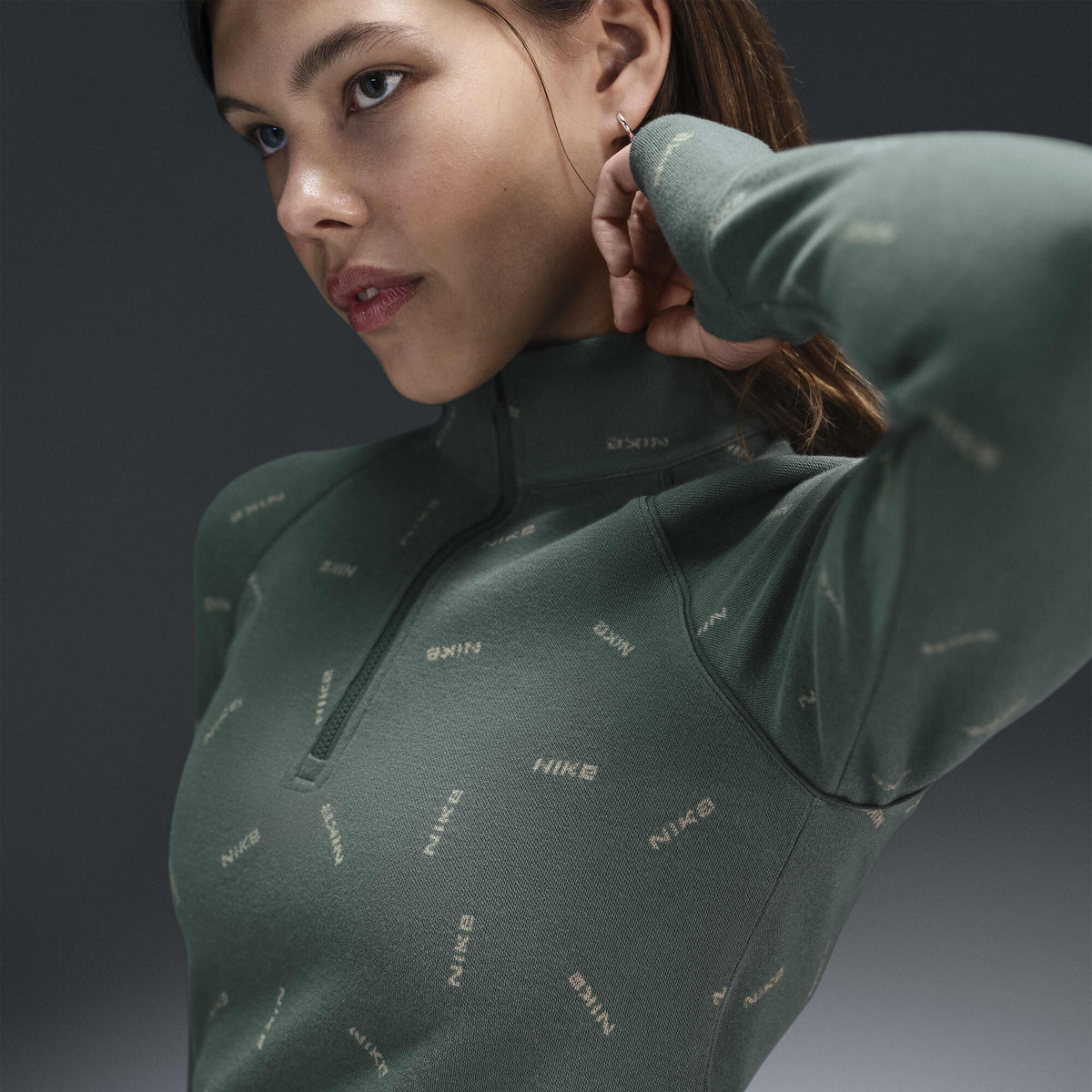 Nike Sportswear Collection Slim 1/2-Zip Long-Sleeve Logo Top Vintage Green/Light Army/Vintage Green